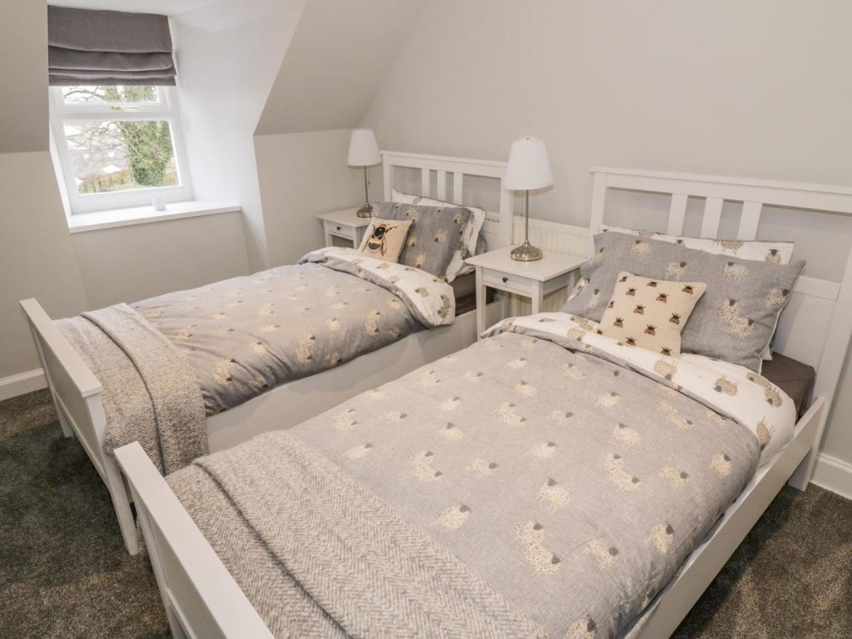 Ivy Bank Villa ธอร์นฮิลล์ ภายนอก รูปภาพ